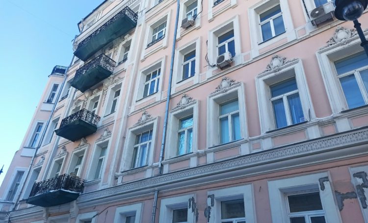 Глава управы провел обход территории. Фото: страница управы района Хамовники в социальных сетях