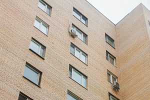 Дом с витражными окнами привели в порядок в районе. Фото: Фонд капитального ремонта многоквартирных домов города Москвы