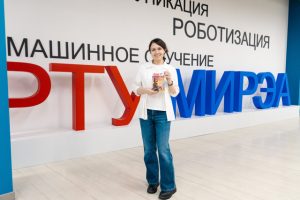 Ученица Детского технопарка «Альтаир» РТУ МИРЭА создала экодвигатель. Фото: пресс-служба РТУ МИРЭА